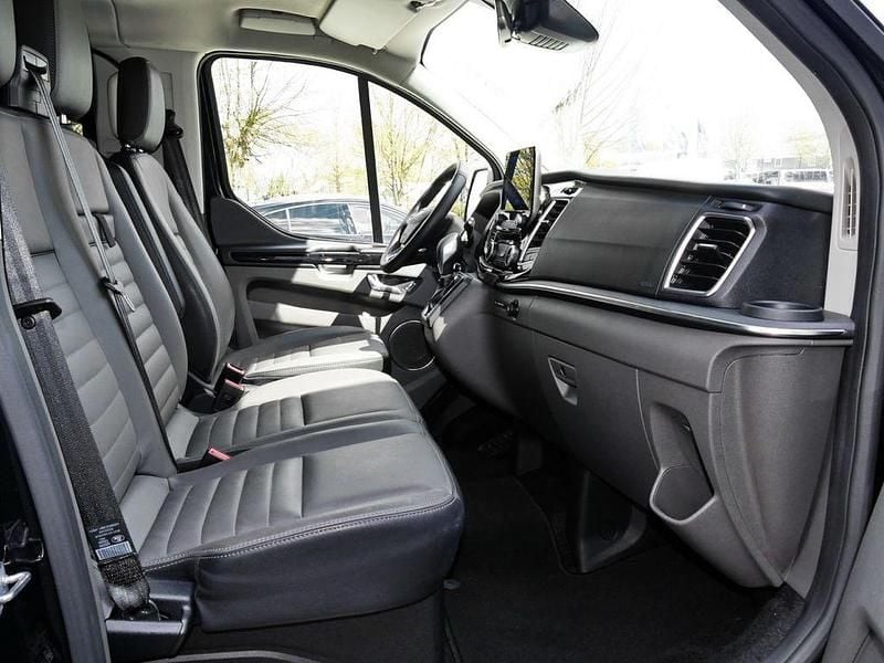 Gebraucht Ford Tourneo Limited 131 PS (96 kW) 2022 Obsidianschwarz Van / Kleinbus