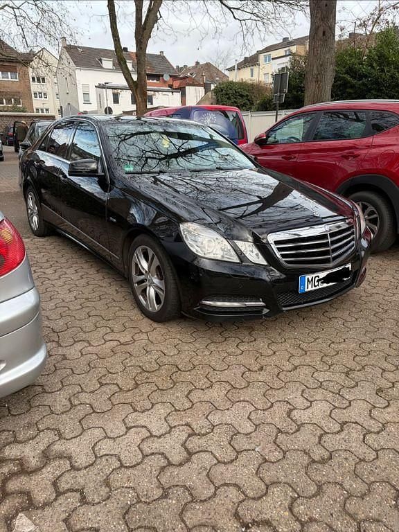 Schwarz Gebraucht 2010 Mercedes E250 Limousine | 8.500 € (Guter Preis) - Bild 1/4