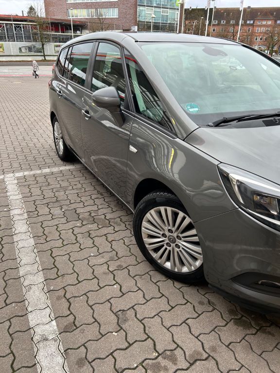 Grau Gebraucht 2017 Opel Zafira Tourer Van / Kleinbus | 11.750 € (Superpreis) - Bild 1/4