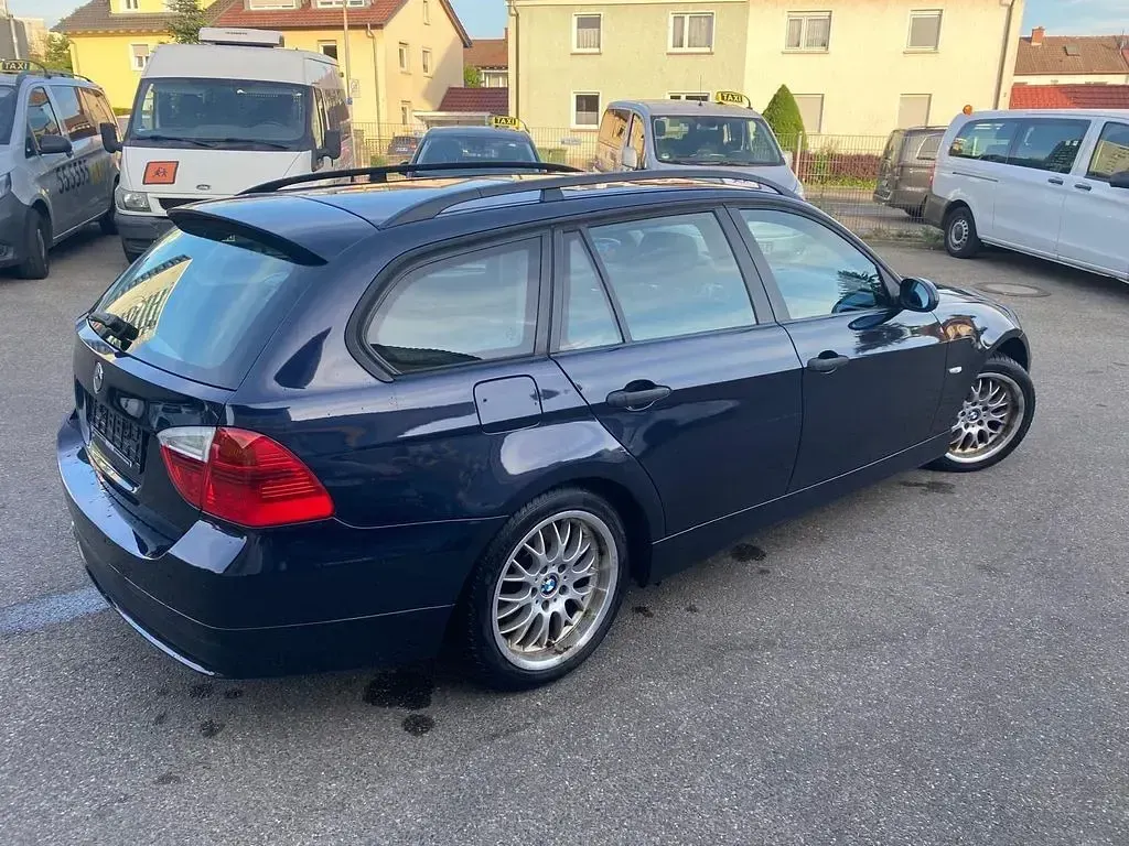 Gebraucht BMW 320 150 PS (110 kW) 2006 Blau Kombi