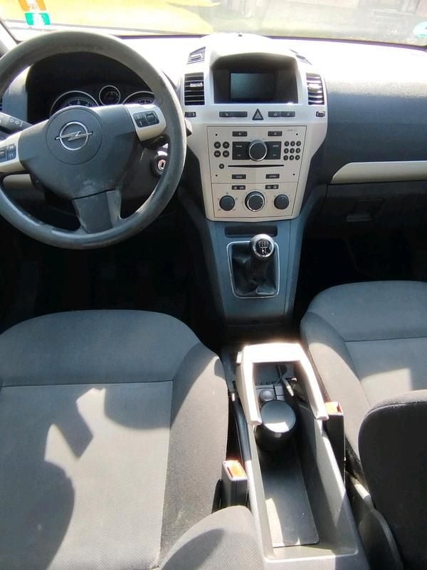 Gebraucht Opel Zafira 140 PS (102 kW) 2009 Silber Van / Kleinbus