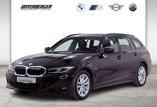 Schwarz ii Gebraucht 2022 BMW 320e Shadowline Kombi | 26.890 € (Superpreis) - Bild 1/4