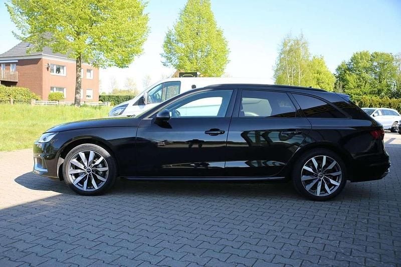 Second-hand Audi A4 Advanced 204 CP (150 kW) 2023 Negru Break