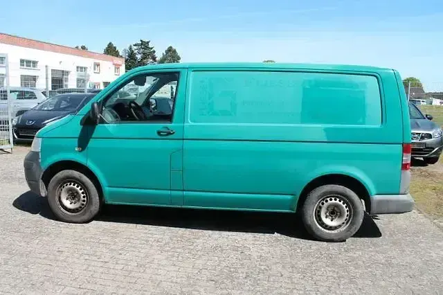 Second-hand VW Transporter 102 CP (75 kW) 2008 Verde Van