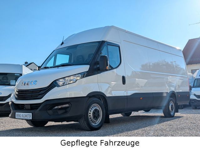 Weiss Gebraucht 2023 Iveco Daily Limousine | 29.499 € (Fairer Preis) - Bild 1/2