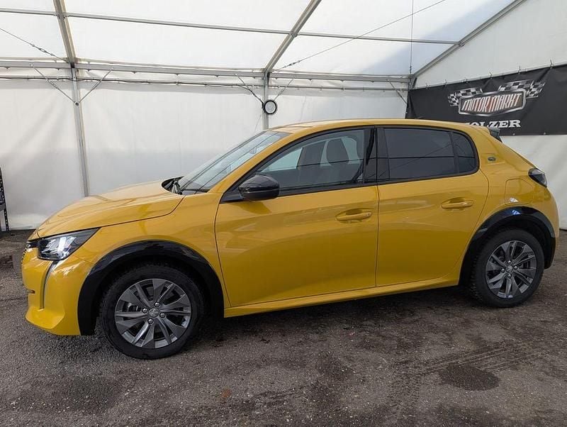 Gebraucht Peugeot e-208 100 kW (136 PS) 2023 Gelb Kleinwagen
