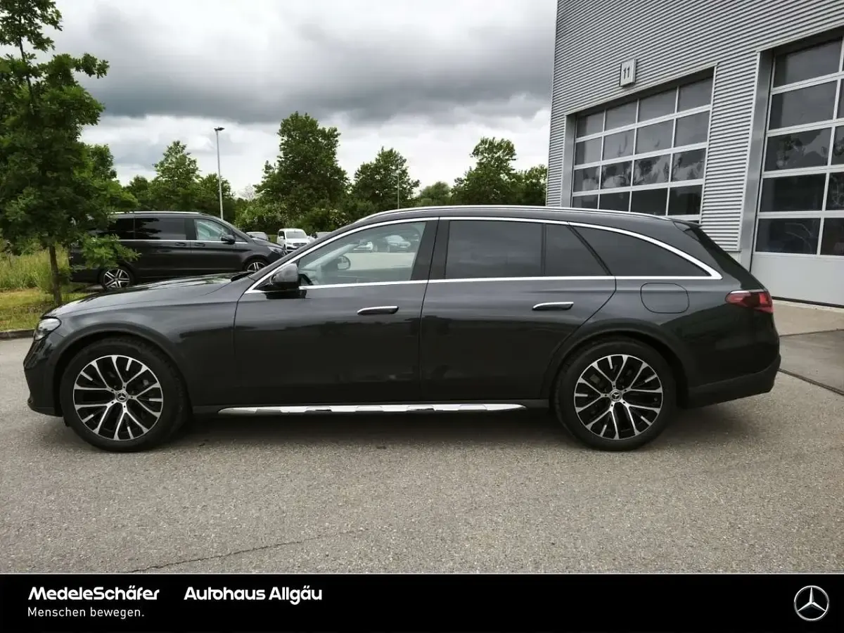 Gebraucht Mercedes E300 197 PS (144 kW) 2025 Lack graphitgrau Kombi