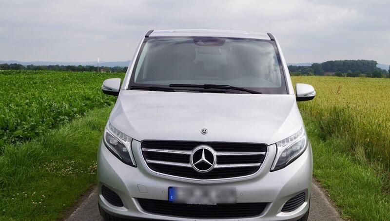 Grau Gebraucht 2018 Mercedes V220 Sport Van / Kleinbus | 36.000 € (Superpreis) - Bild 1/4