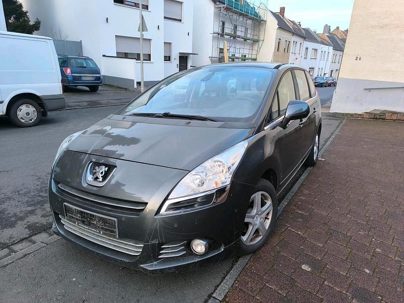 Gebraucht Peugeot 5008 112 PS (82 kW) 2012 Grau Van / Kleinbus