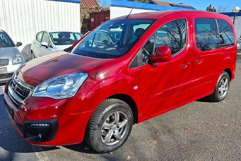 Gebraucht Peugeot Partner Tepee Active 110 PS (80 kW) 2018 Rot Van / Kleinbus