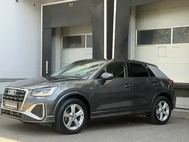 Gebraucht Audi Q2 S-Line 150 PS (110 kW) 2021 Grau SUV