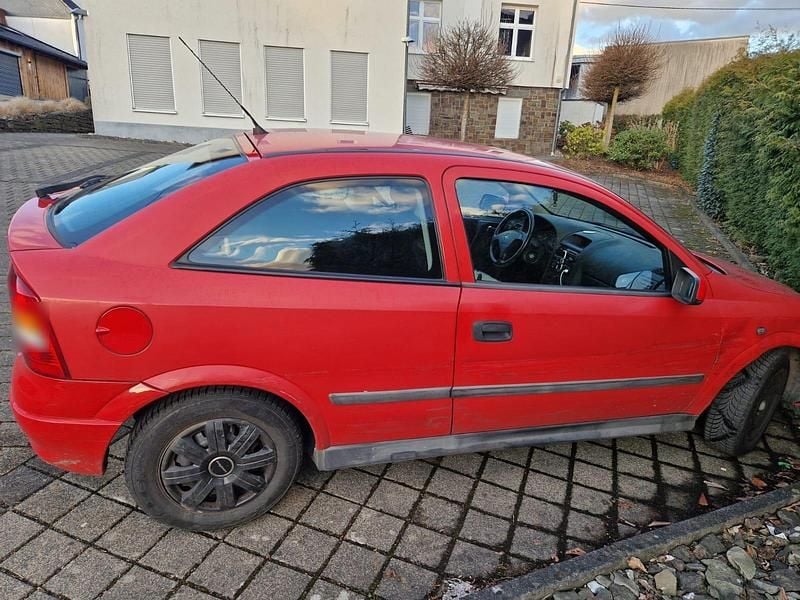 Gebraucht Opel Astra 75 PS (55 kW) 1999 Rot Limousine