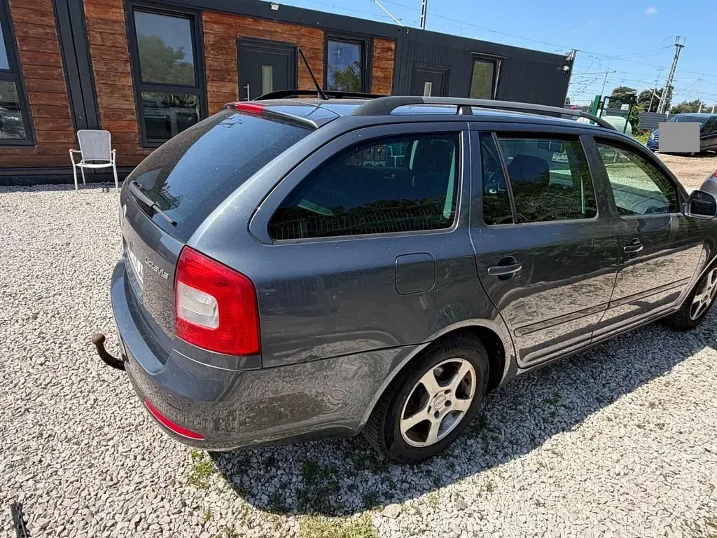 Gebraucht Skoda Octavia Elegance 105 PS (77 kW) 2010 Grau Kombi