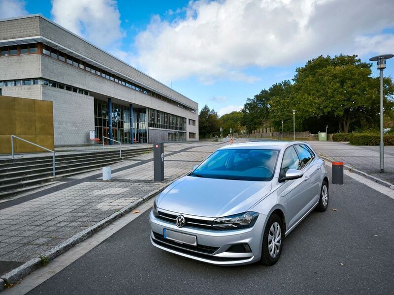 Silber Gebraucht 2018 VW Polo Comfortline Kleinwagen | 13.290 € (Guter Preis) - Bild 1/4