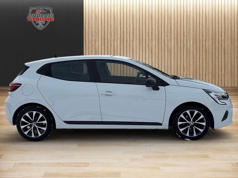 Gebraucht Renault Clio V Equilibre 91 PS (66 kW) 2022 Weiß (gletscherweiss) Kleinwagen