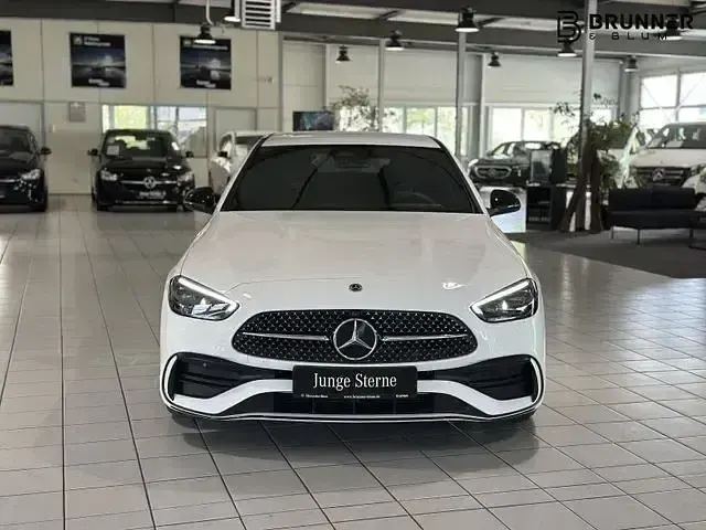 Gebraucht Mercedes C220 AMG 197 PS (144 kW) 2025 Unilack polarweiß Limousine