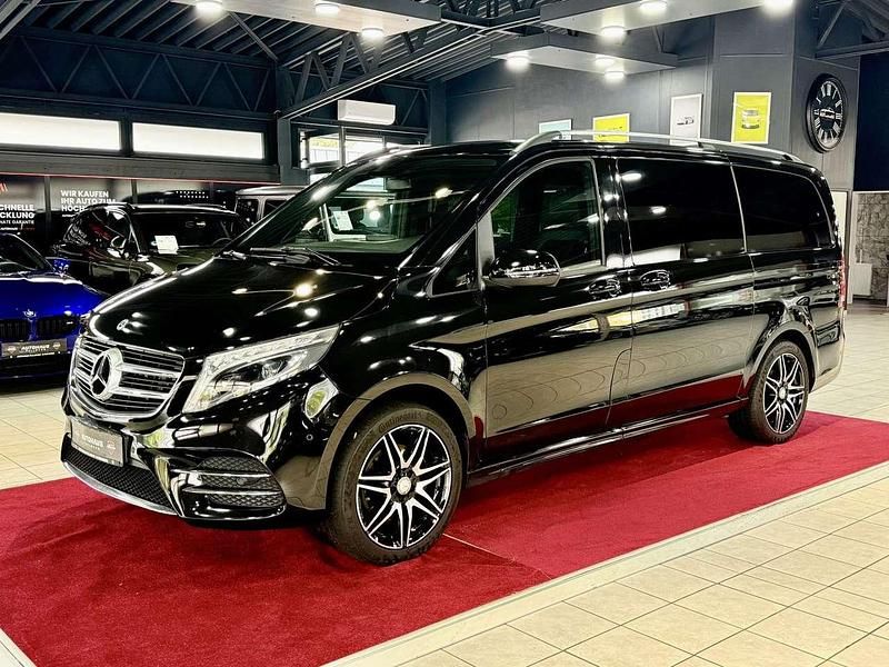 Obsidianschwarz metallic Gebraucht 2018 Mercedes V250 AMG line Van / Kleinbus | 49.500 € (Teuer) - Bild 1/4