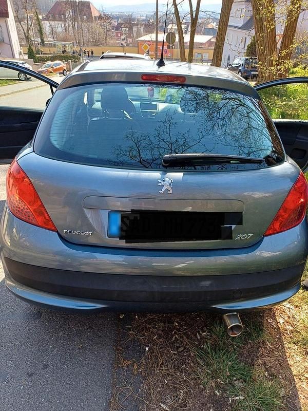 Gebraucht Peugeot 207 Filou 88 PS (64 kW) 2007 Silber Limousine