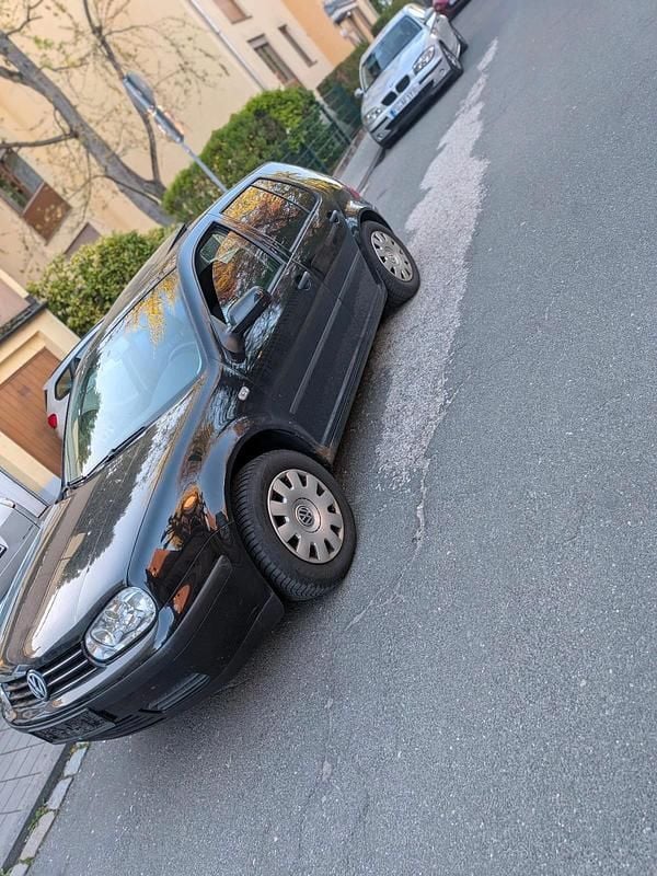 Second-hand VW Golf IV 2002 Negru Berlinǎ