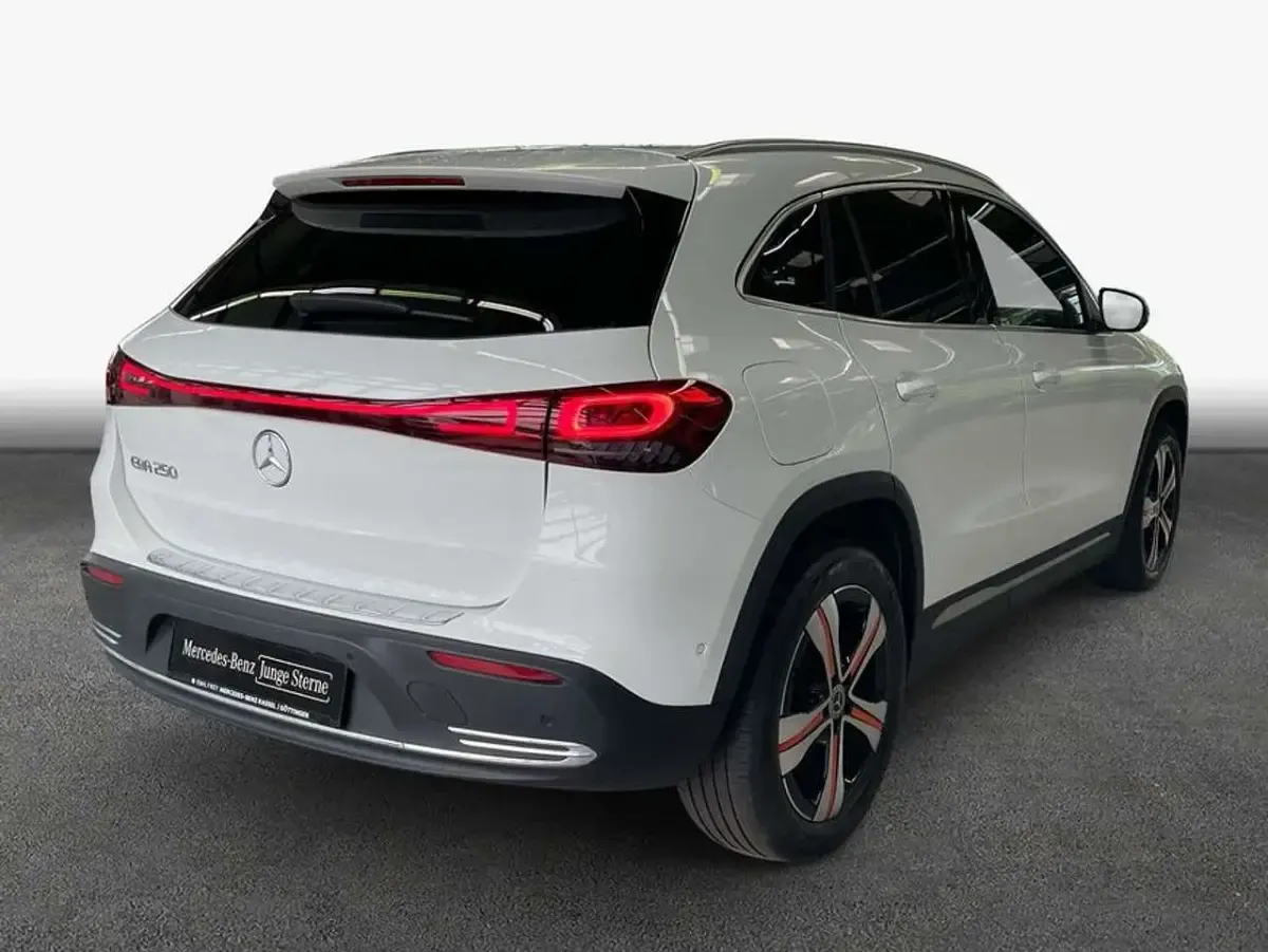Gebraucht Mercedes EQA250 Progressive 139 kW (190 PS) 2023 Polarweiß SUV