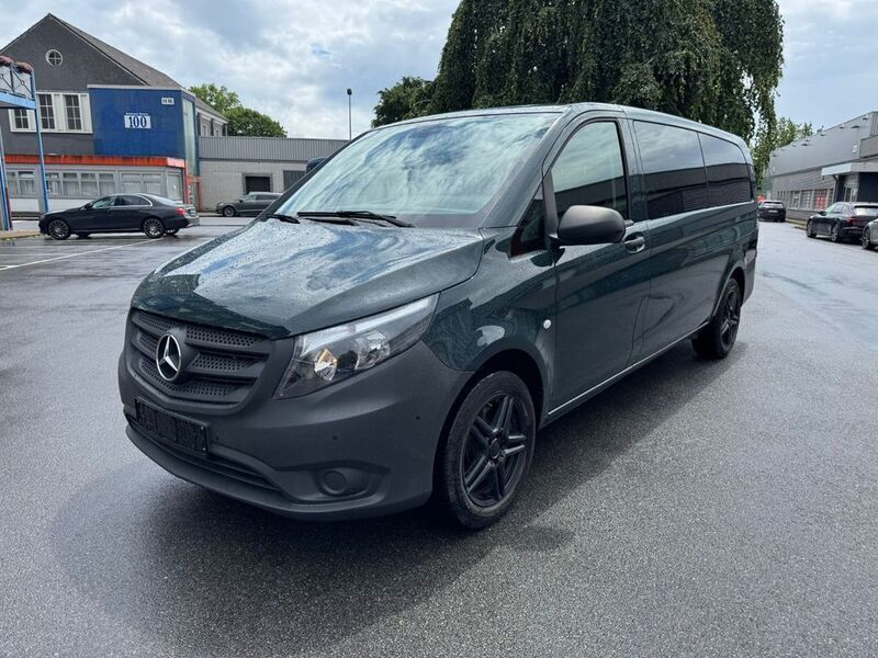 Grün Gebraucht 2017 Mercedes Vito Van / Kleinbus | 29.560 € (Fairer Preis) - Bild 1/4