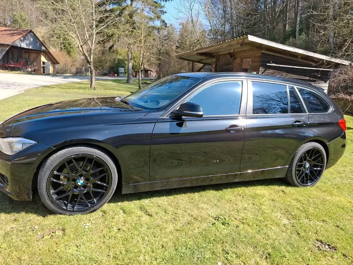 Gebraucht BMW 320 180 PS (132 kW) 2013 Schwarz Kombi