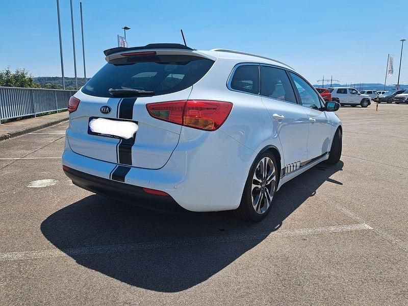 Gebraucht Kia Ceed Sportswagon 128 PS (94 kW) 2013 Weiß Kombi