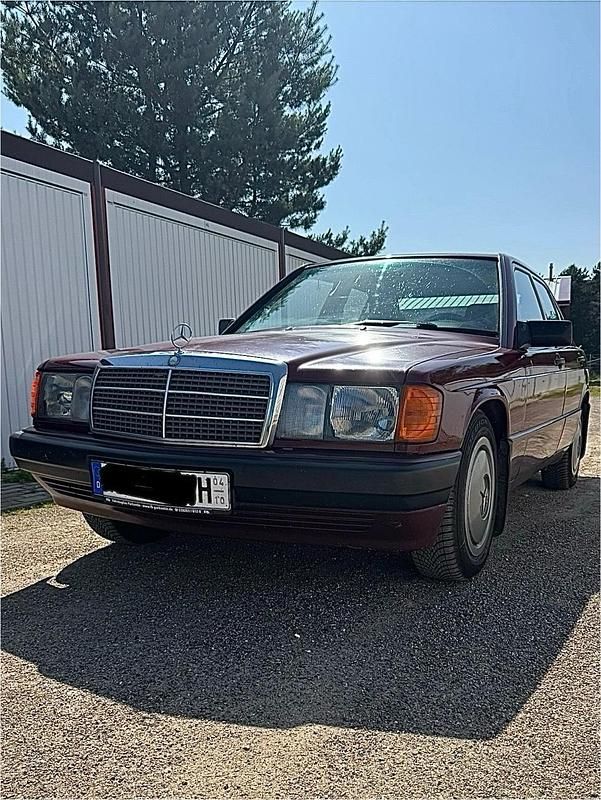 Rot Gebraucht 1992 Mercedes 190 Limousine | 6.499 € - Bild 1/4