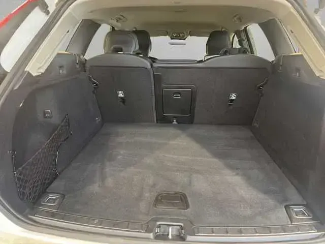 Gebraucht Volvo XC60 Core 250 PS (183 kW) 2024 Weiß SUV