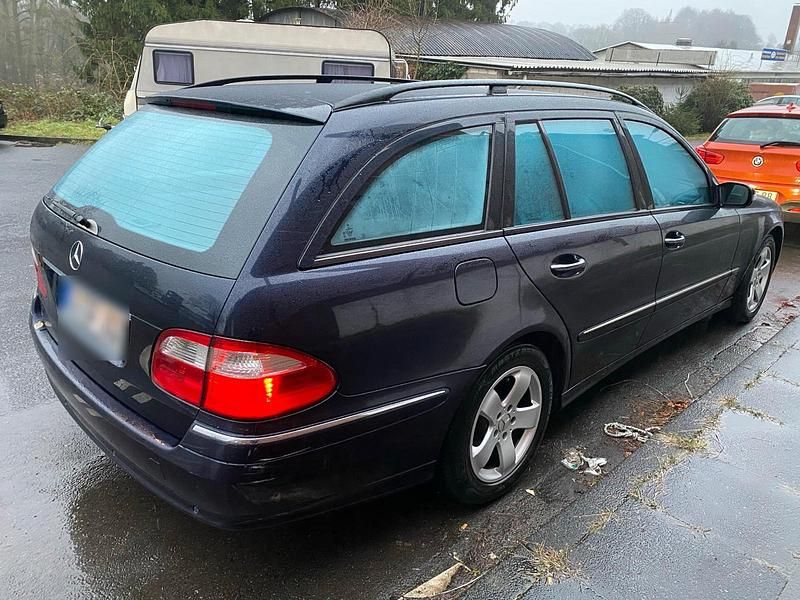 Gebraucht Mercedes E320 224 PS (164 kW) 2006 Blau Kombi
