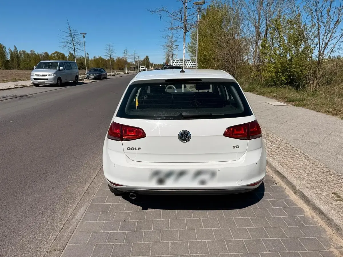 Second-hand VW Golf VII 110 CP (80 kW) 2014 Alb Berlinǎ