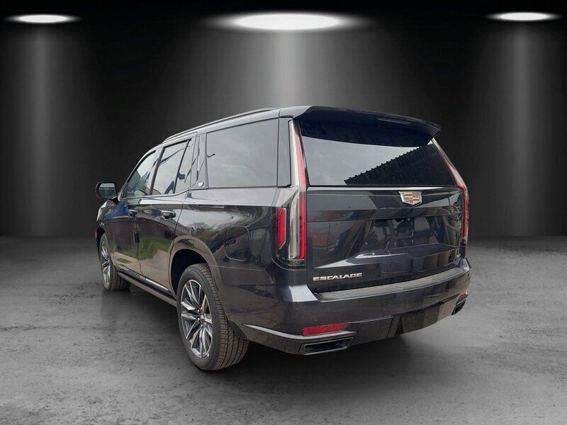 Gebraucht Cadillac Escalade 426 PS (313 kW) 2023 Galactic gray SUV
