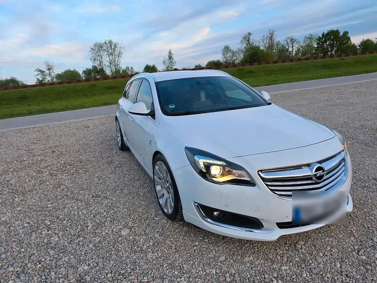Używany Opel Insignia OPC 194 KM (142 kW) 2014 Biały Kombi