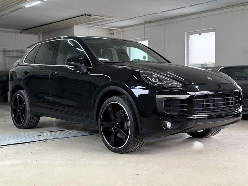 Second-hand Porsche Cayenne Chrono 299 CP (219 kW) 2016 Negru SUV