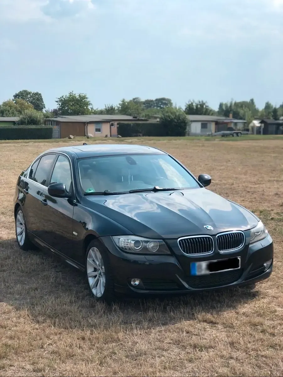 Gebraucht BMW 330 245 PS (180 kW) 2009 Schwarz Limousine