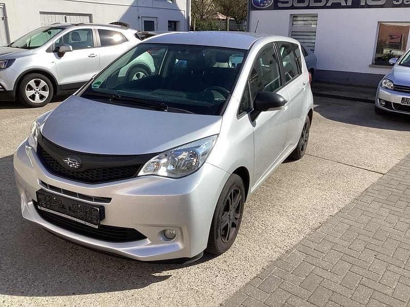 Gebraucht Subaru Trezia Active 99 PS (72 kW) 2013 Silber Kleinwagen