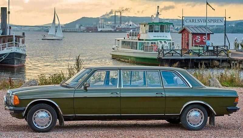 Grün Gebraucht 1981 Mercedes E300 Limousine | 24.990 € - Bild 1/4