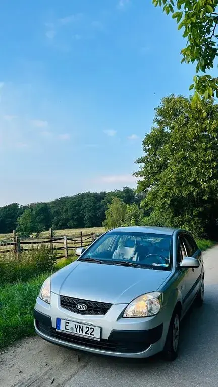 Gebraucht Kia Rio 97 PS (71 kW) 2006 Silber Limousine