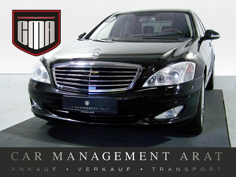 Obsidianschwarz (metallic) Gebraucht 2006 Mercedes S500L Limousine | 15.998 € (Fairer Preis) - Bild 1/4