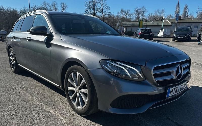Gebraucht Mercedes E220 Avantgarde 194 PS (142 kW) 2017 Grau Kombi