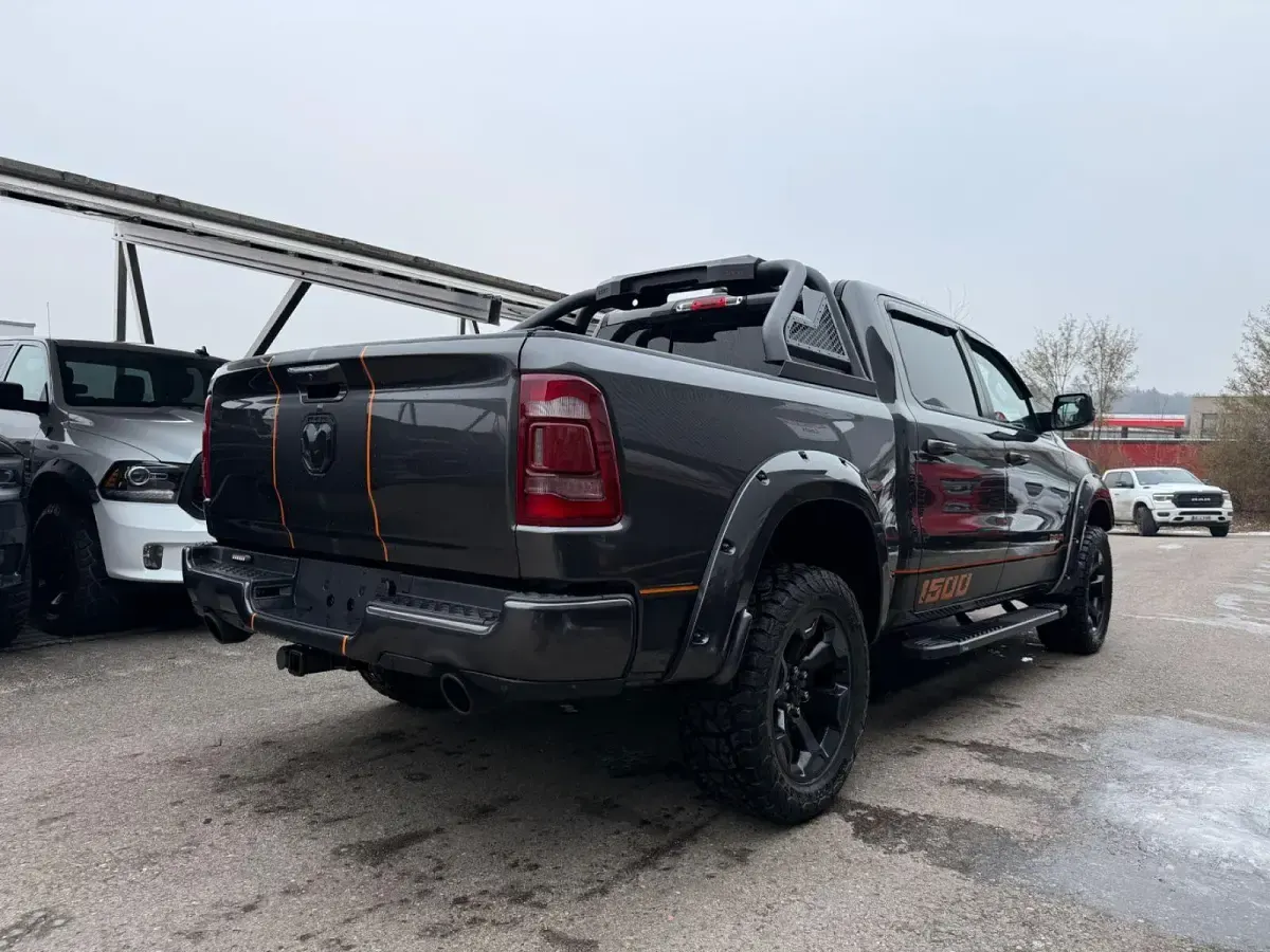 Gebraucht Dodge Ram 401 PS (294 kW) 2022 Grau Pickup