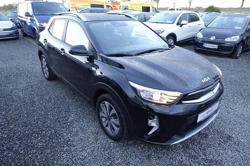 Gebraucht Kia Stonic 101 PS (74 kW) 2023 Schwarz SUV