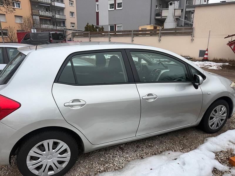 Gebraucht Toyota Auris 97 PS (71 kW) 2007 Silber Kleinwagen
