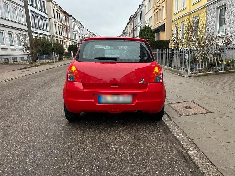 Gebraucht Suzuki Swift 92 PS (67 kW) 2010 Rot Kleinwagen
