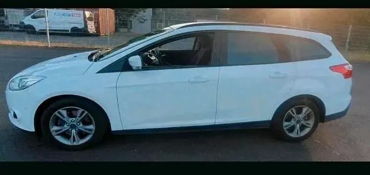 Gebraucht Ford Focus 115 PS (84 kW) 2014 Weiß Kombi