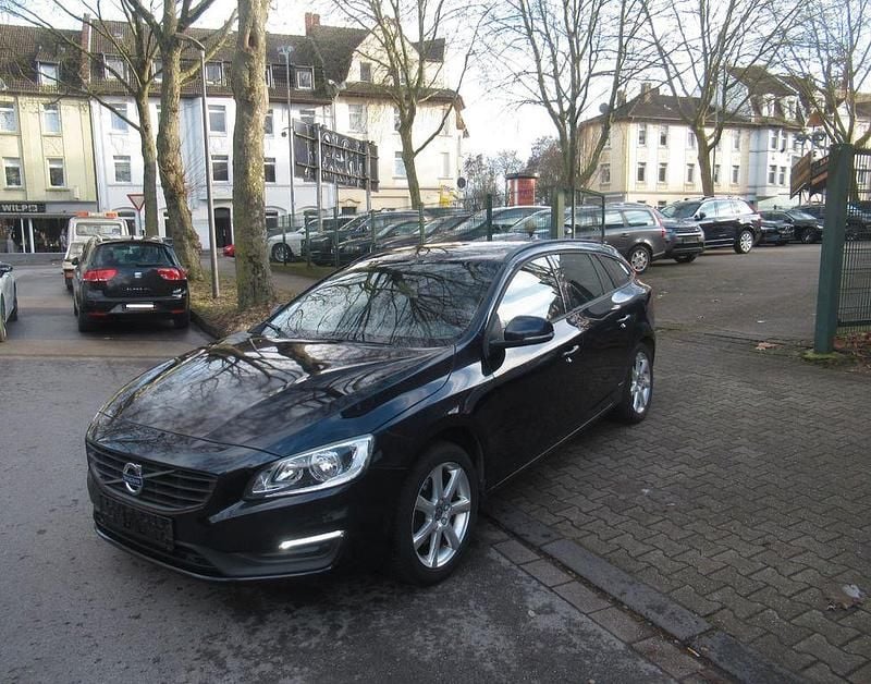 Gebraucht Volvo V60 Kinetic 150 PS (110 kW) 2017 Blau Kombi