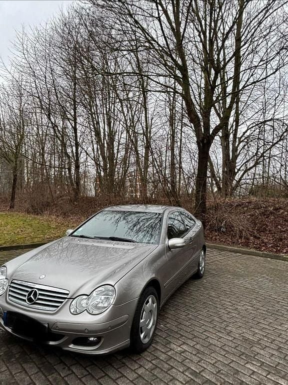 Gebraucht Mercedes C180 143 PS (105 kW) 2006 Silber Coupé