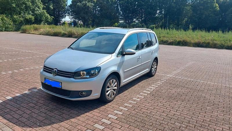 Grau Gebraucht 2011 VW Touran Highline Van / Kleinbus | 5.300 € (Guter Preis) - Bild 1/4