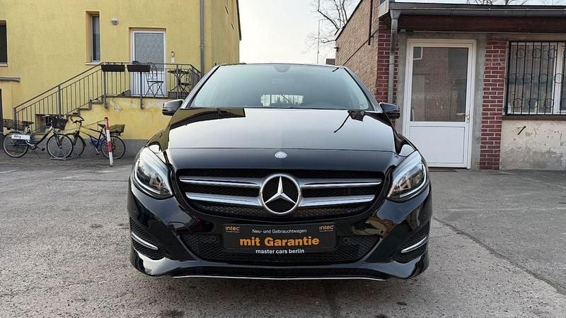 Gebraucht Mercedes B180 122 PS (89 kW) 2015 Schwarz Van / Kleinbus