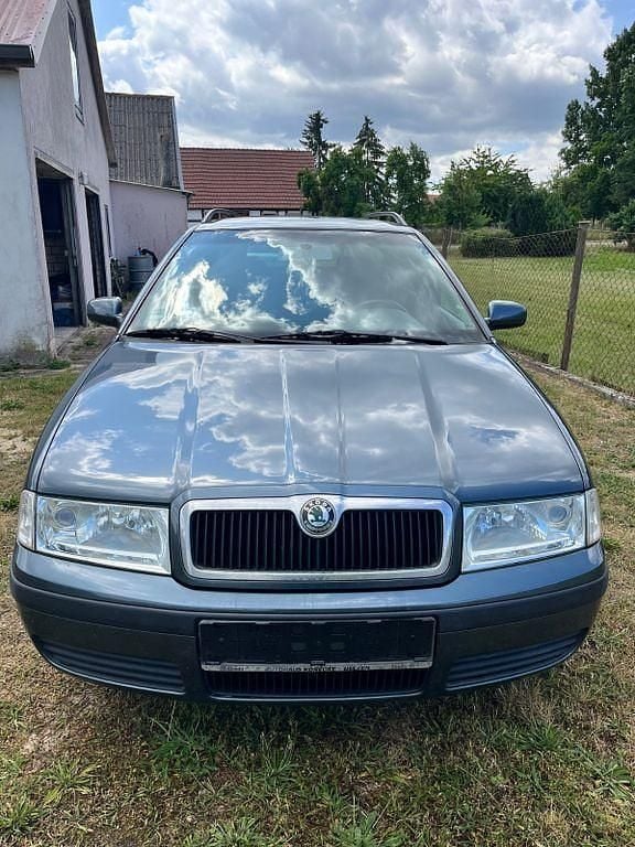 Grau Gebraucht 2004 Skoda Octavia Kombi | 1.400 € (Guter Preis) - Bild 1/4